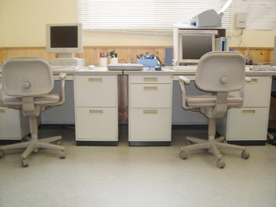 事務机、事務椅子