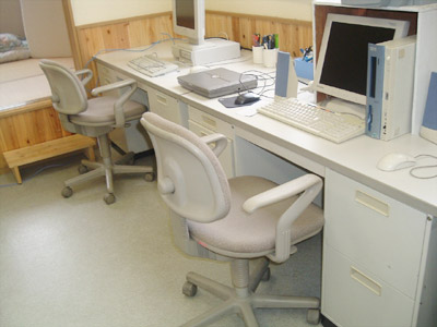 事務机、事務椅子